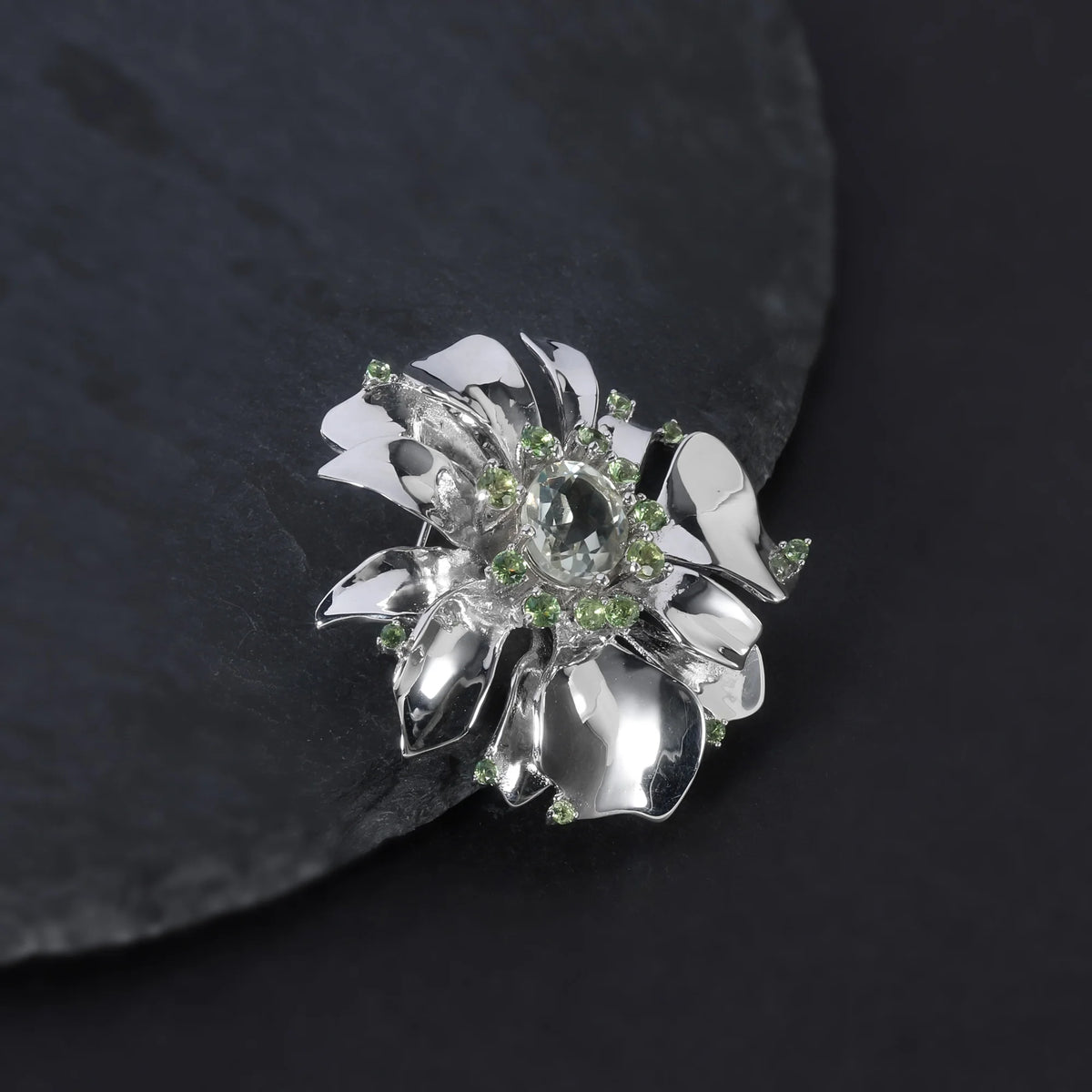 ArtistA Delicate Exquisite 925 Sterling Silver Natural Green Amethyst Blossom Flower Brooch Pin Peony Brooches for Clothing Decor