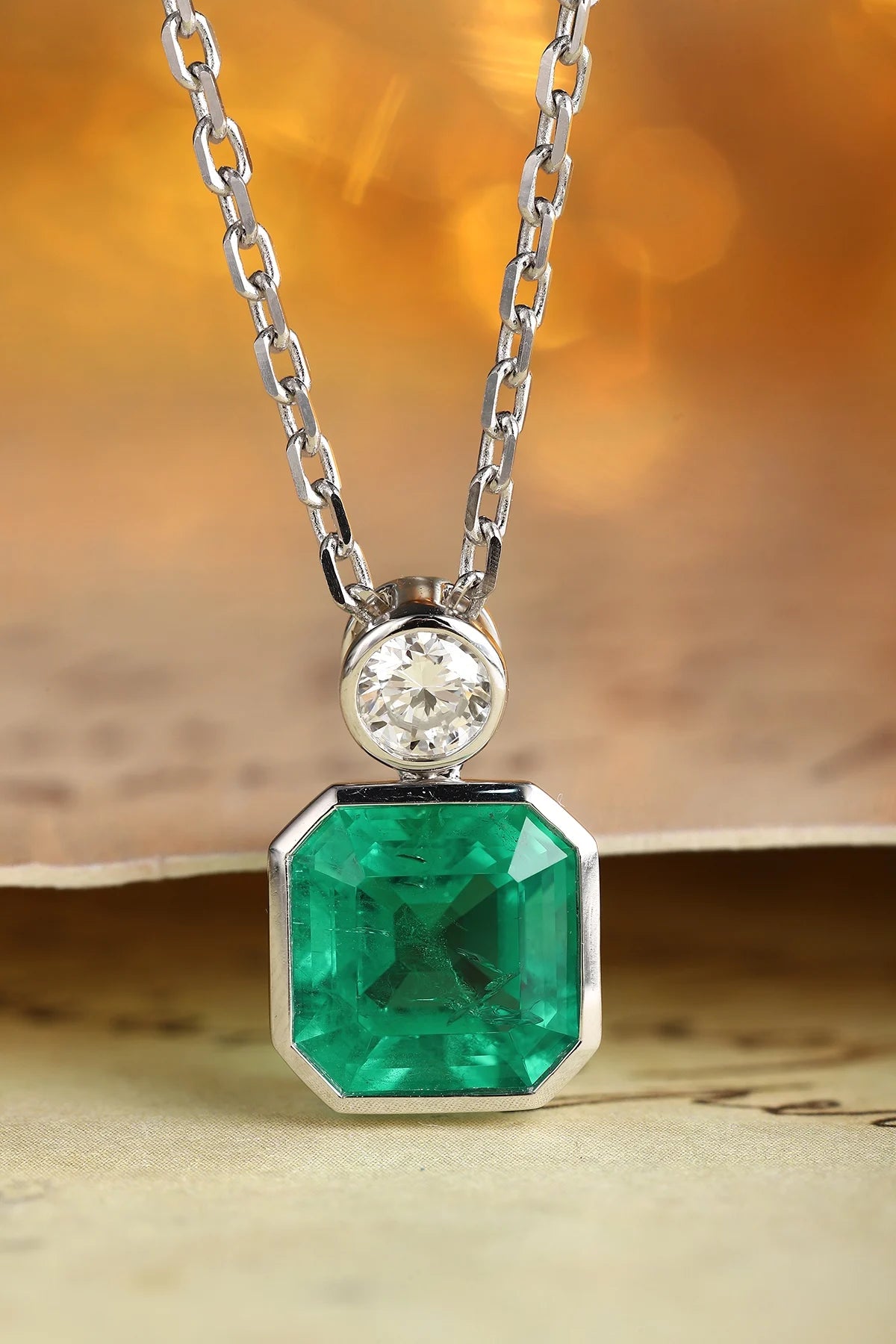 Gemfiori PT950 Exquisite Jewelry Asscher Shaped Gemstone Pendant Necklace Laboratory-grown Emeralds Material Can Be Customized