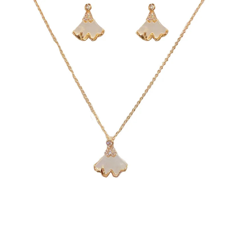 Top Quality Fashion Copper Ginkgo Leaf Necklace and Earrings Set with Zircon Classic Real Gold Plated Jewelry Set for Women