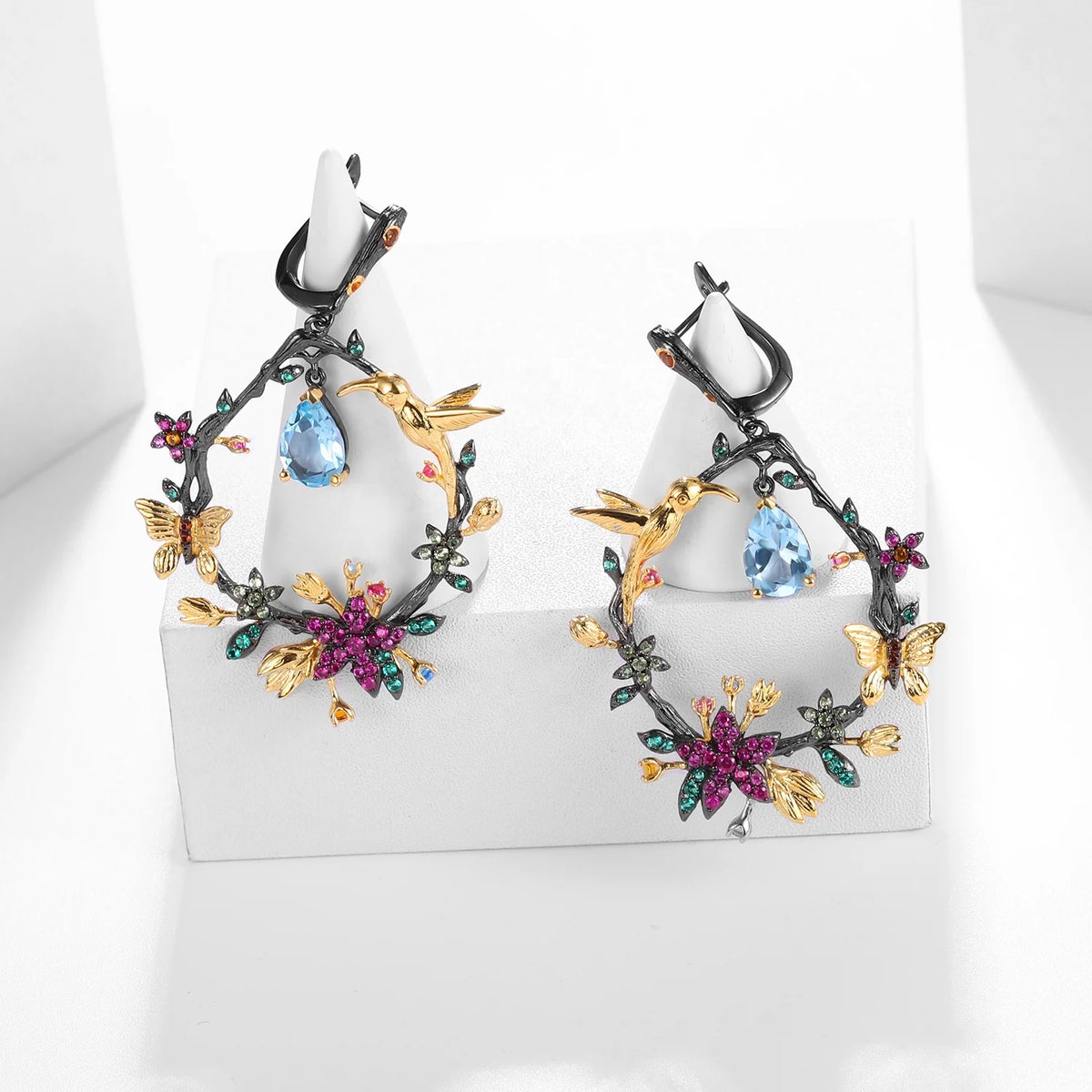 ArtistA Abiding Niche & Elegant 925 Sterling Silver Forest-Style Hummingbird & Butterfly Floral Natural Amethyst Topaz Hoop Earrings