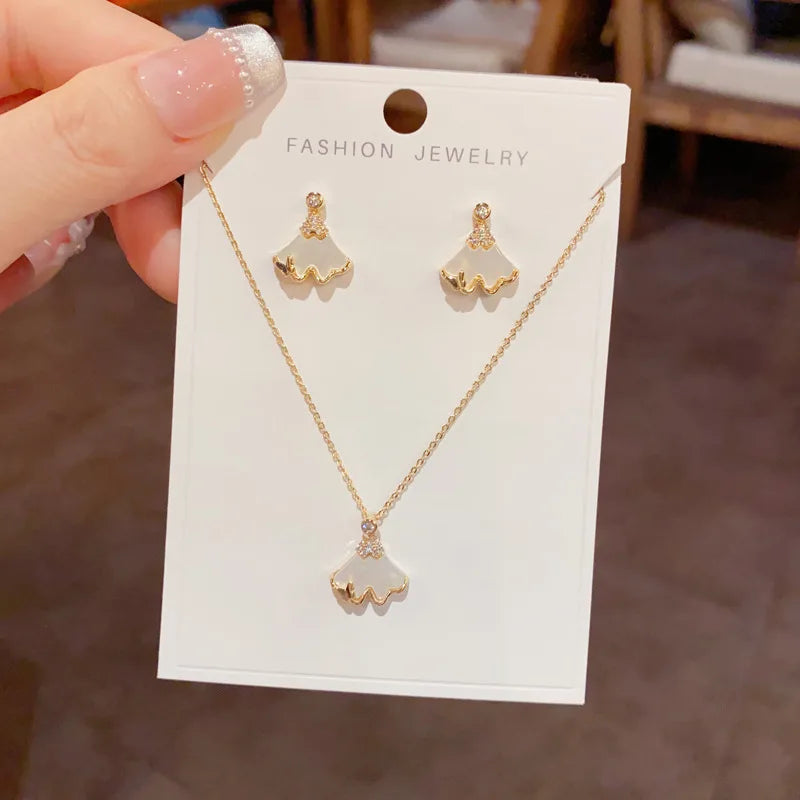Top Quality Fashion Copper Ginkgo Leaf Necklace and Earrings Set with Zircon Classic Real Gold Plated Jewelry Set for Women