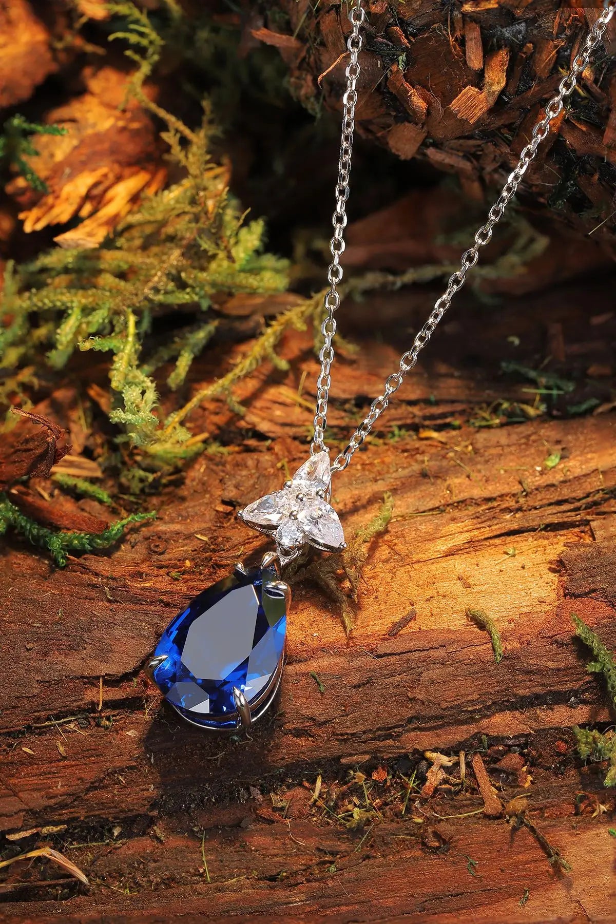 Gemfiori Anster 925 Sterling Silver High-quality Cultivated Sapphire Necklace - Suitable for Parties or As a Gift