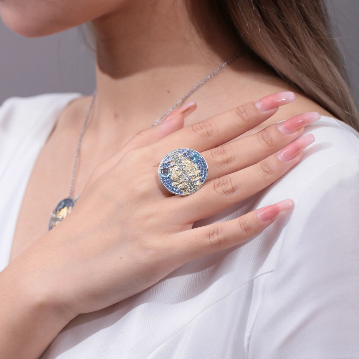ArtistA Abiding Unique Design Women 925 Silver Natural Landscape Clacier Moonlit Scene Circle Chips Moonstone Pendant Ring Set