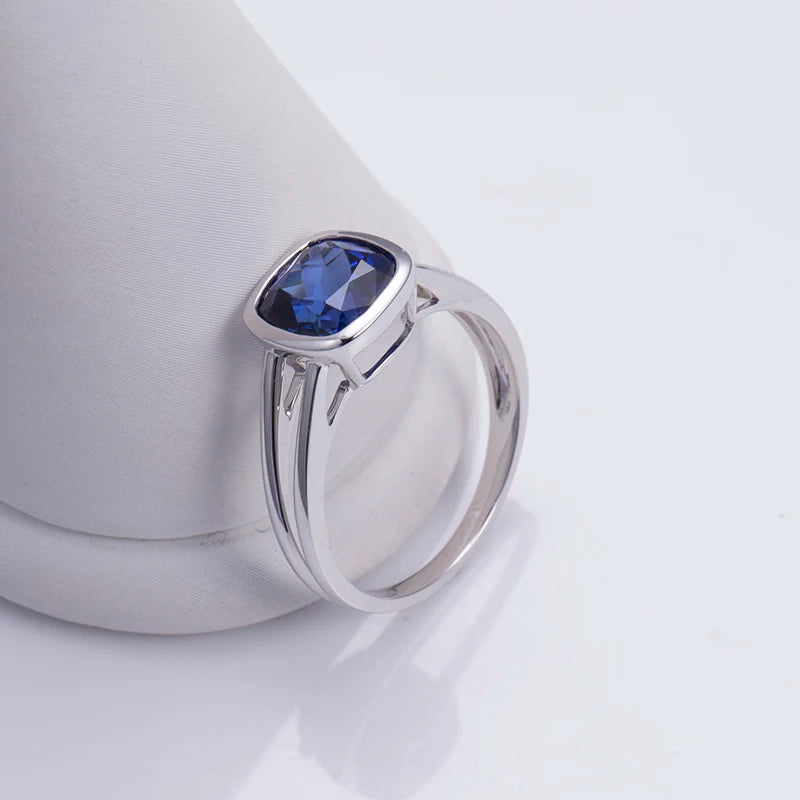 MSR-1219 Customized Jewelry 18K White Gold Cushion Royal Blue 8*8mm Lab Grow Sapphire Ring