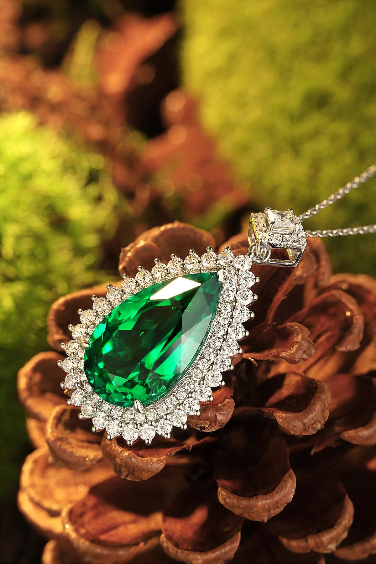 Gemfiori 19*12mm 9.9ct Pear shape Lab Hydro emerald 18k gold Fashion Pendant necklace from Shenzhen custom Gemfiori Wuzhou Gems