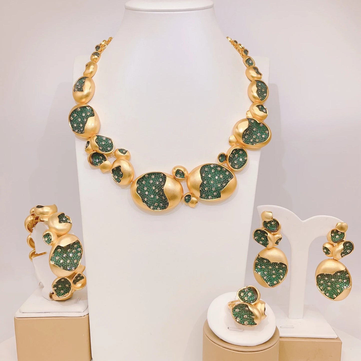 Zhuerrui Hot Selling 24K Gold Jewelry Set Exquisite Green Diamond Beads Jewelry Sets Favors Women's Costume Pendant HZ23087236