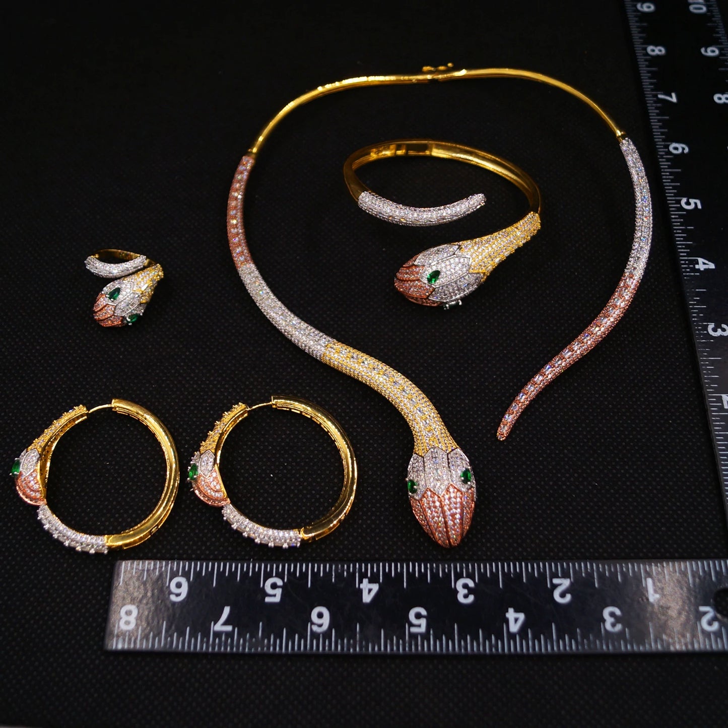 Zhuerrui New Exclusive Design of Four Pieces of Jewelry Set Bright Vivid Spirit Snake Shape Dubai Noble Wedding JewelryHZ2302157
