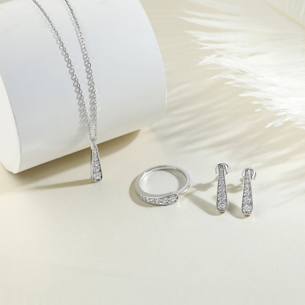 ArtistA New Arriver Fk Jewelry Set S925 Silver Necklace Wedding Wearing Women Rhodium Plated Ring Sparkle Zircon Earring Accessory