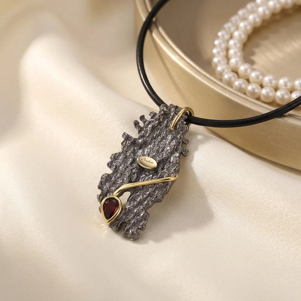 Guangdong Antique Natural Garnet Stone Bezel Setting Engraved 925 Silver Women's Pendant