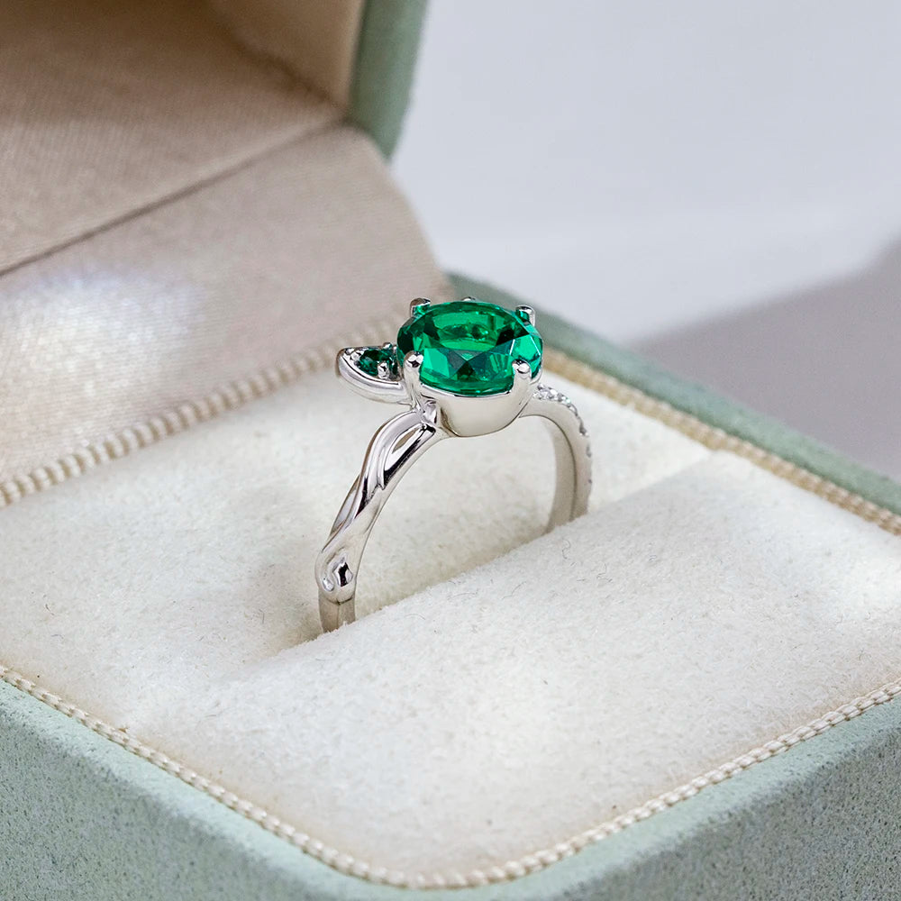 Customized MSR-2195 Fashion Design 18k White Gold 7.5mm Round Cut Lab Grown Emerald Ring
