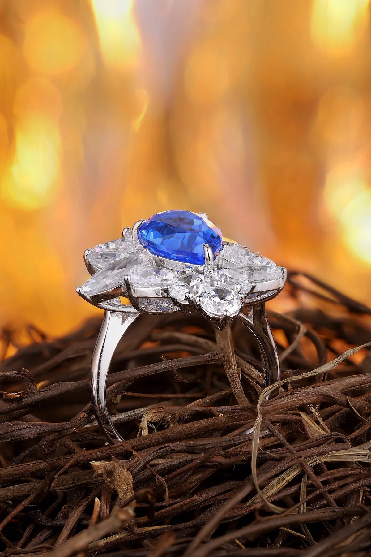 Gemfiori S925 Silver Cultivated Cobalt Spinel Ring Main Stone: 4.3CT Side Stones:9.16CT Weight: 7.37g