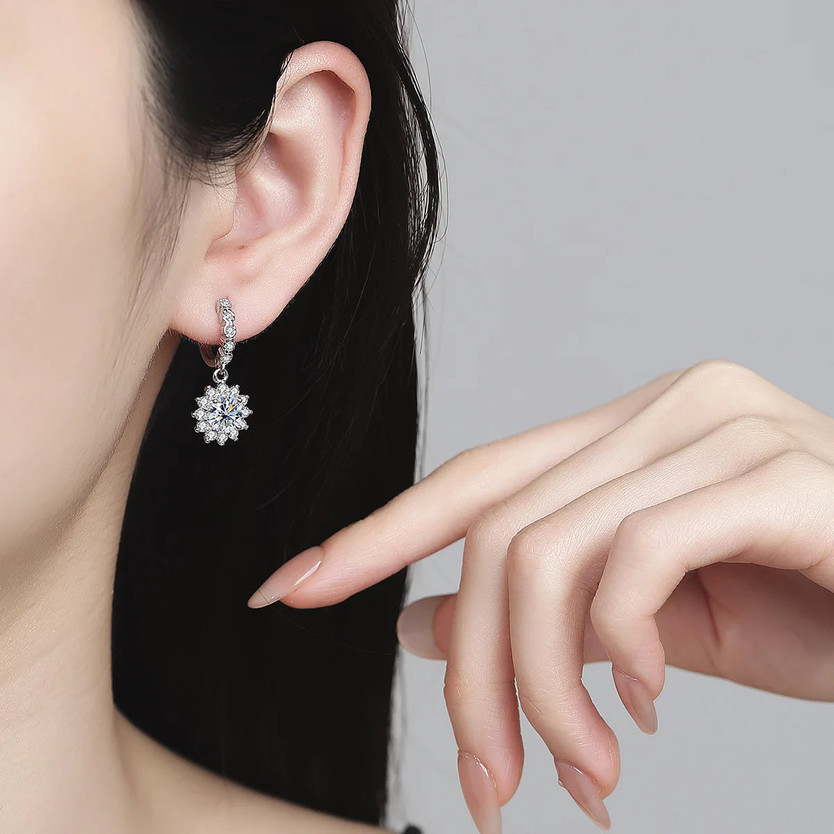 ArtistA European American S925 Silver Zircon VVS Moissanite Flower Earrings Necklace Three-piece High-end Jewelry Set for Women