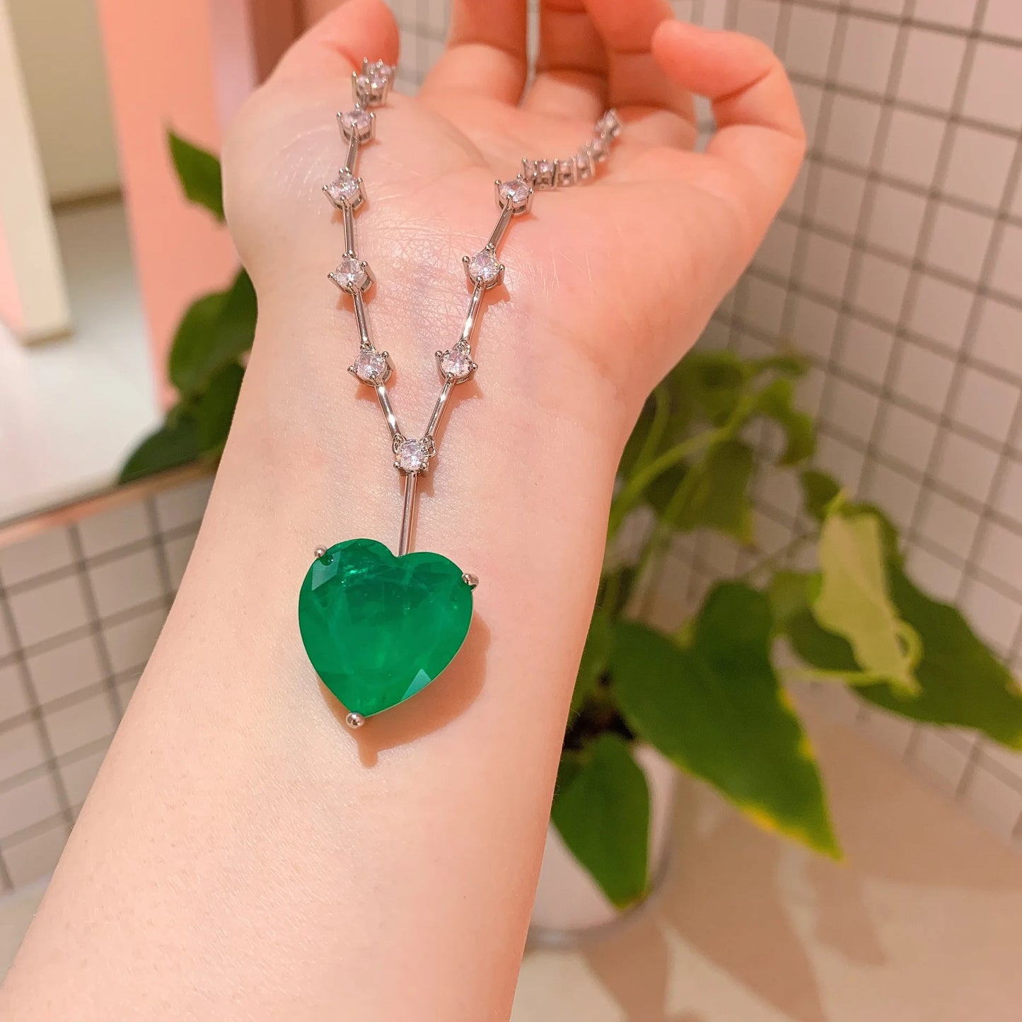 High Quality Heart Cut 10*10mm Emerald Green Zircon Gold Plated Elegant Matching Set Eco-friendly Copper Women's Jewellery Set