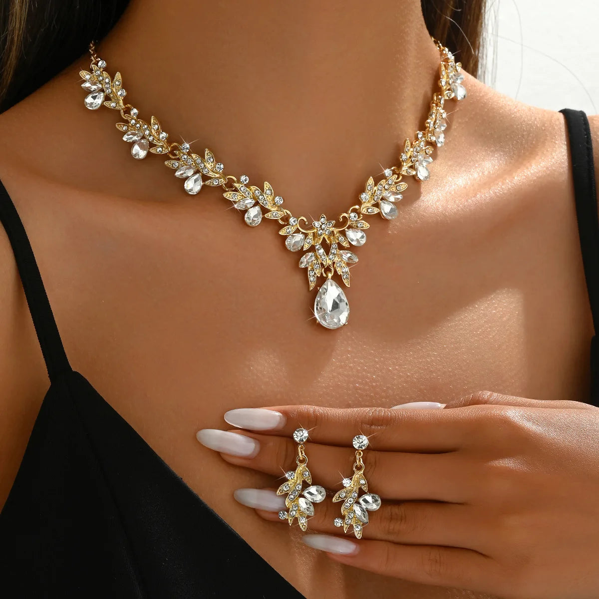 REDheart Vintagely Bride's Necklace Earrings Set Hot Crystal Wedding Banquet Dress Accessories for Parties Engagements Anniversaries