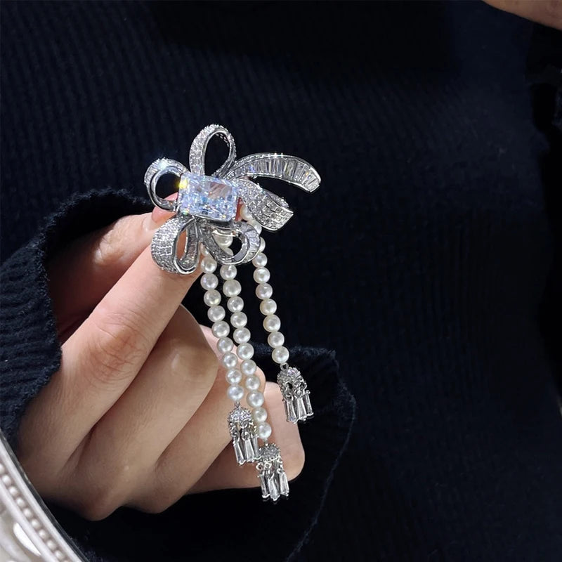 Tassel Dangle Pearl Brooch 4-5mm Freshwater Bowknot Motif Zircon Inlaid Polished Metal Luxury Accessory Fashion Brooches