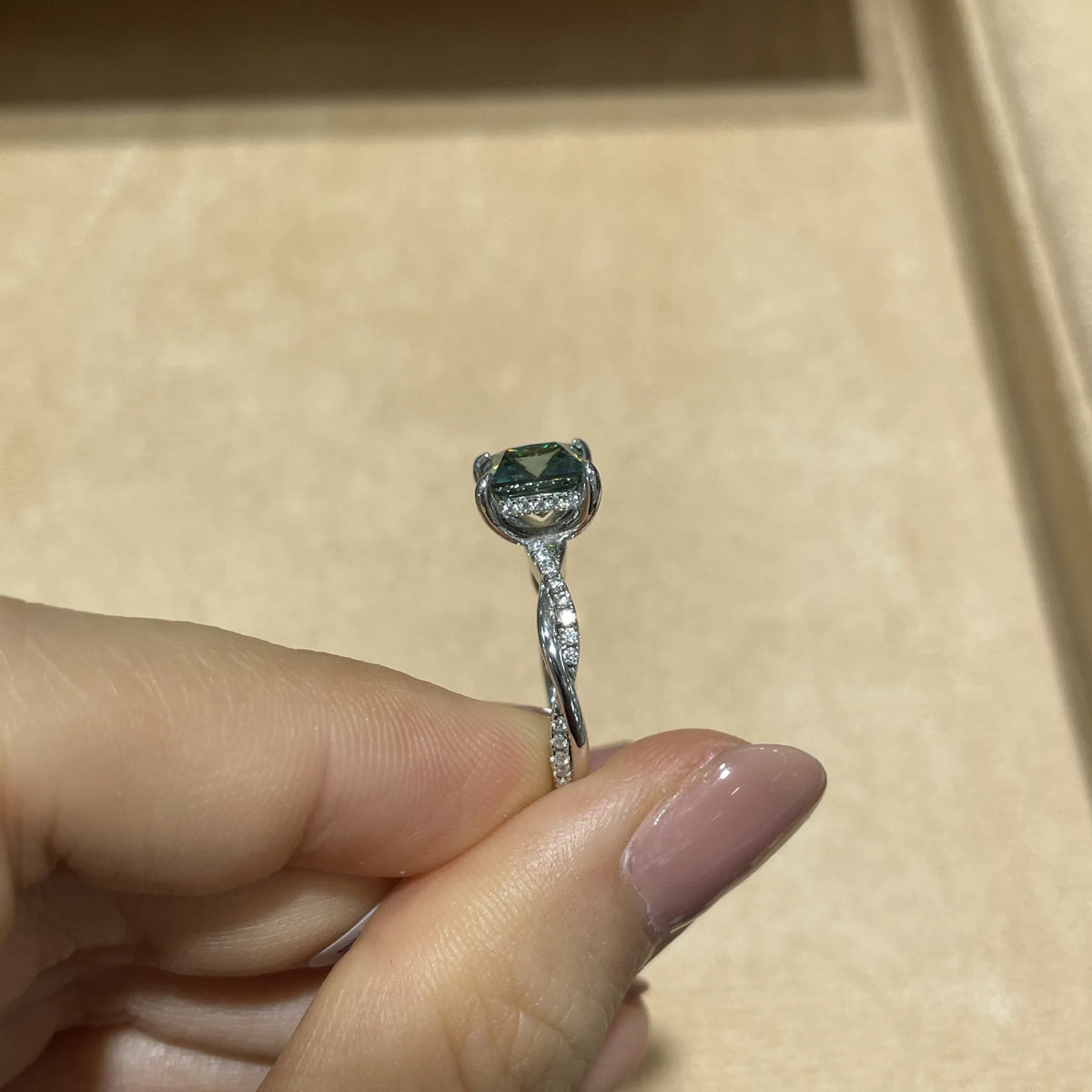 Wholesale Princess Cut Green 7mm 2CT Moissanite Engagement Ring S925 Silver White Gold Plated Women Jewelry