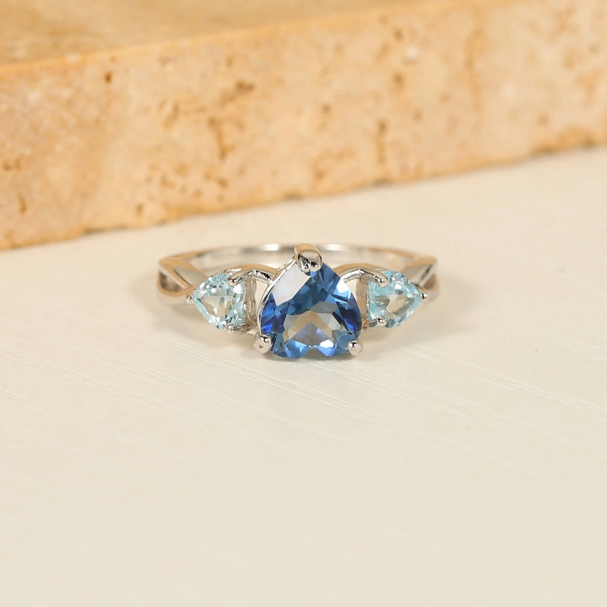 ArtistA A409 Abiding Classic Three Stone Ring Natural Mystic Quartz Topaz 925 Sterling Silver Casual Heart Rings for Ladies
