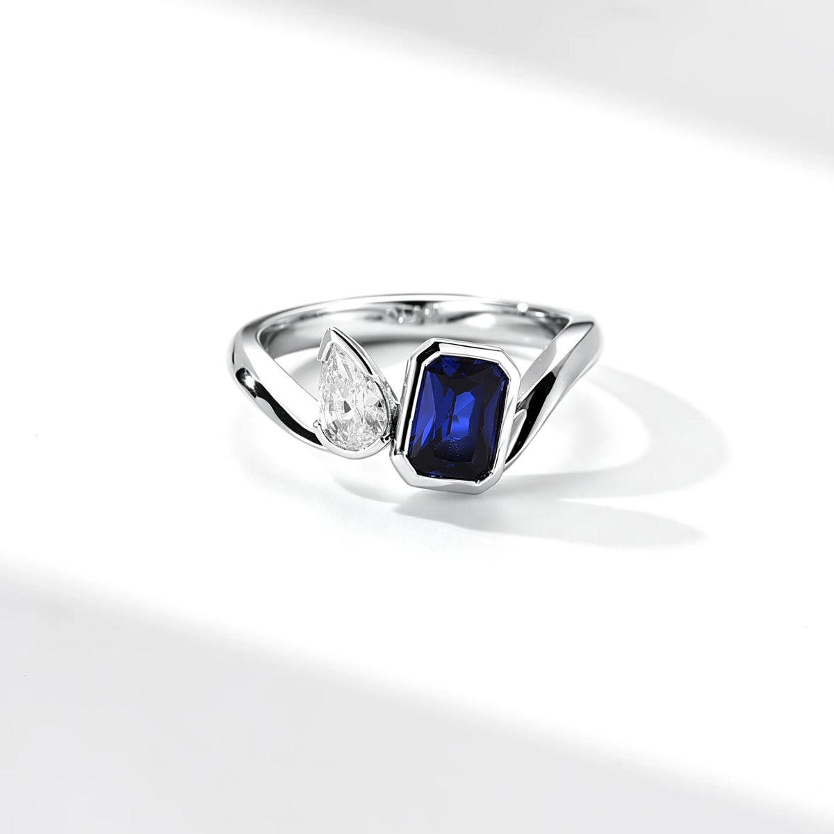 ArtistA 925 Sterling Silver Minimalist Infinity Ring Lab Grown Blue Sapphire Ring