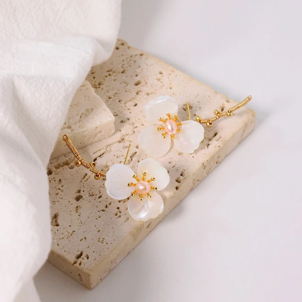 Natural Freshwater Pearl Fritillaria Flower Earrings Korean Style Women Luxury Jewelry Fashion Ladies and Girls Gift  GE1519