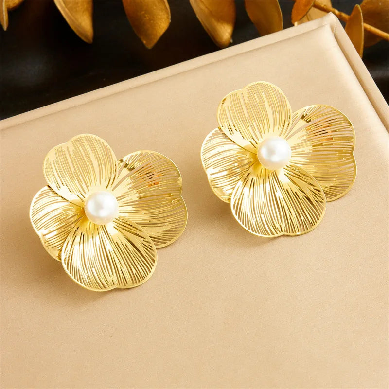 Gold Flower Necklace, Earrings & Ring Jewellery Set | Black & White Luxury Fashion Set