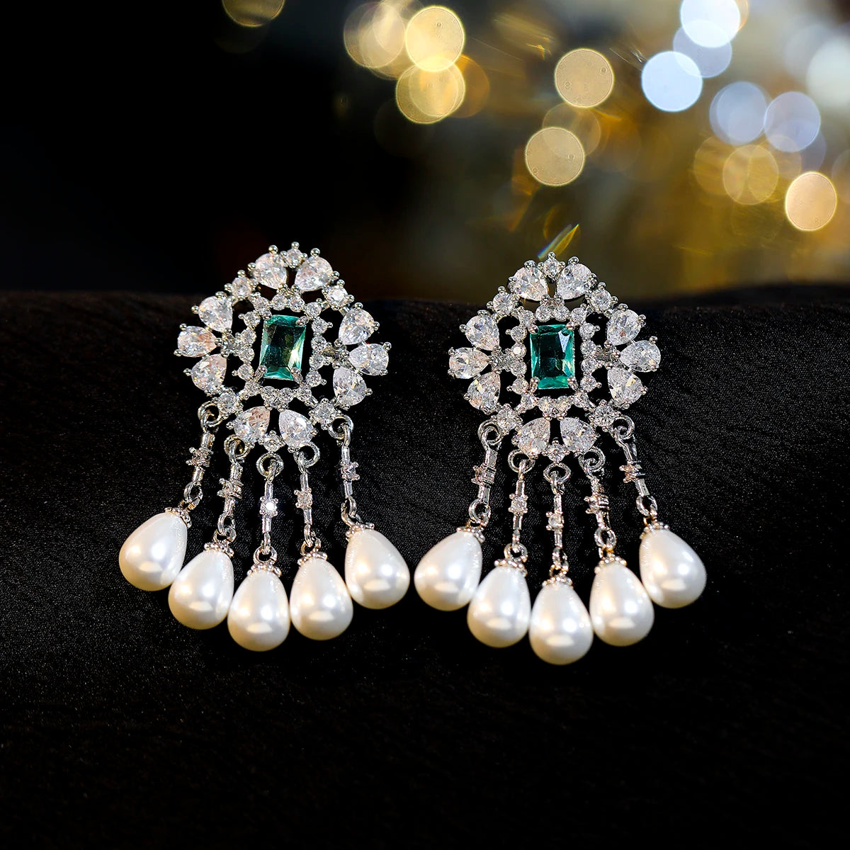 Luxury Bling Flower Shaped Pearl Drop Earrings for Women Trendy Designer Earrings with Zircon and Brass Material