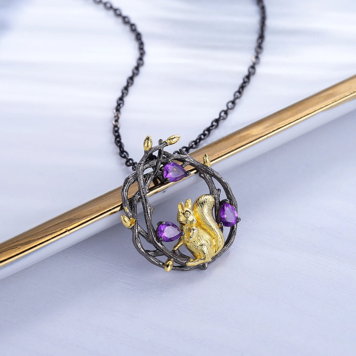 ArtistA C7874 Abiding Forest Spirit 925 Silver Gold-Plated Natural Forest-Core Niche Design Amethyst Squirrel Jewelry Set