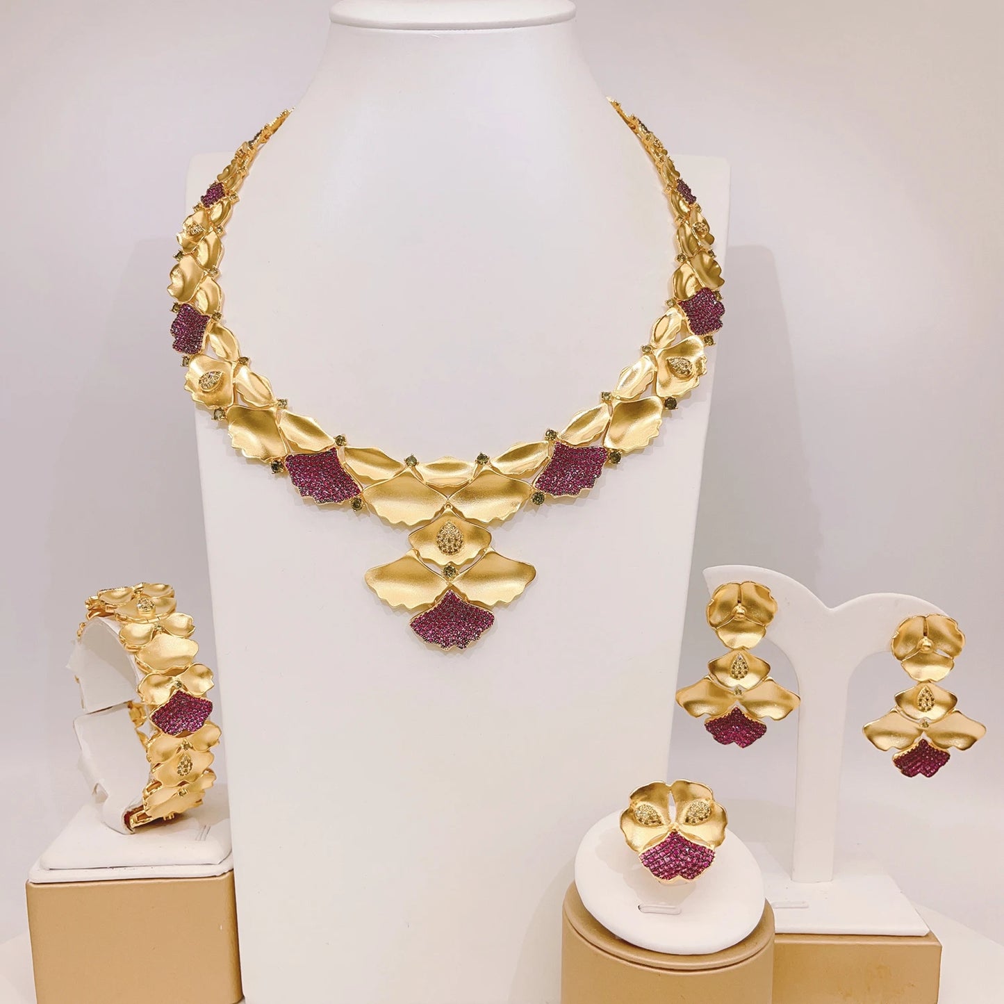 Zhuerrui Hot Selling 24K Gold Jewelry Set Available Purple Beads Jewelry Sets Fashion Women's Costume Accessories HZ23088175