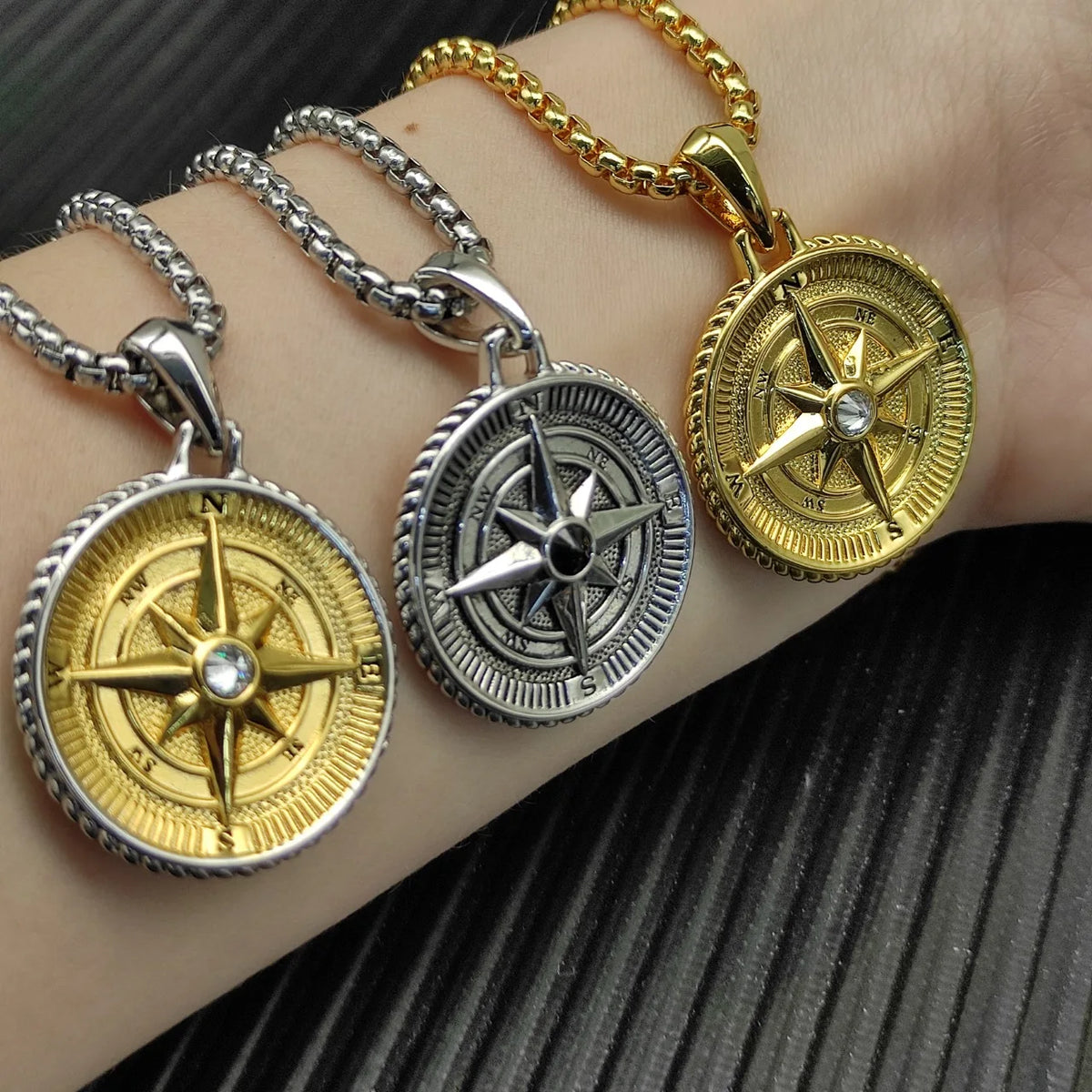 FASHIONISTA DY High-Quality Silver-Plated Round Diamond Necklace. Gold-Plated Diamond Necklace. Jewelry .