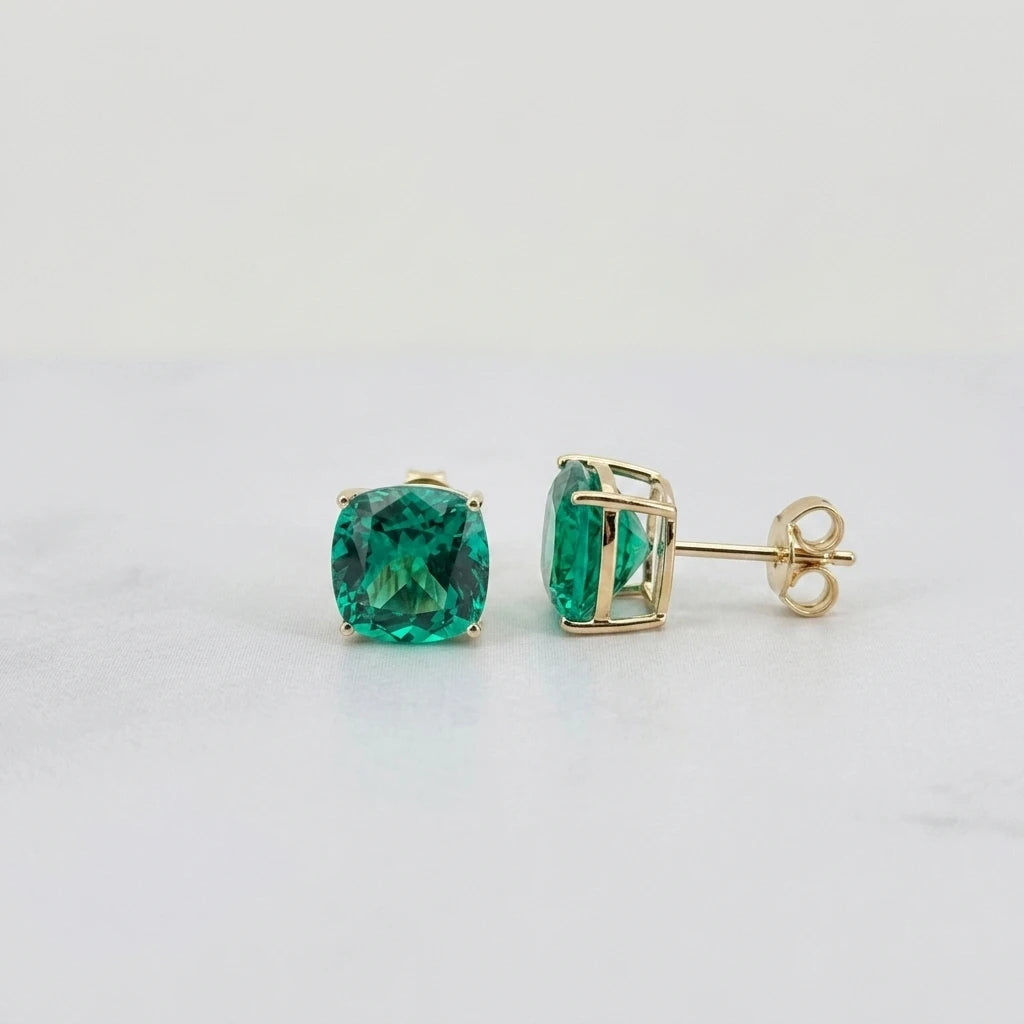 ArtistA 5 Carat Cushion Cut Hydrothermal Lab Grown Emerald Stud Earrings Solid 18K Yellow Gold Fine Jewelry for Women Gift
