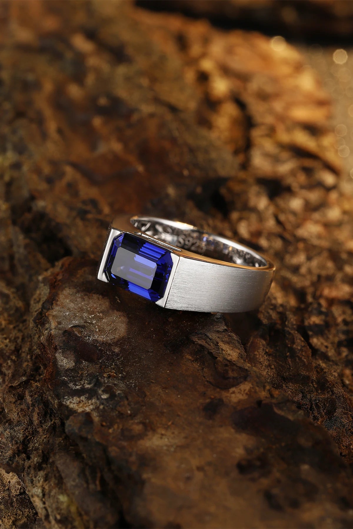 Gemfiori High Quality Silver Emerald Cut Shape Lab Grown Blue Sapphire Gemstone 3.51CT Classic Style Men Rings Wedding Jewelry Ring
