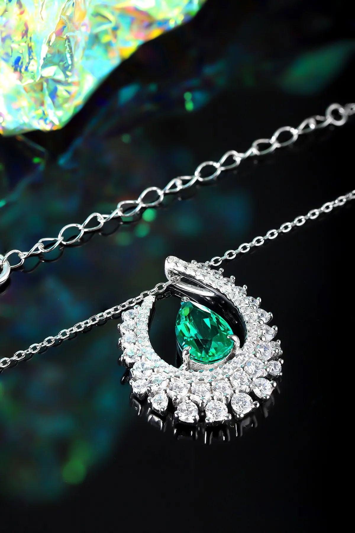 Gemfiori Anster 925 Sterling Silver High-quality Cultivated Emerald Necklace - Suitable for Parties or As a Gift