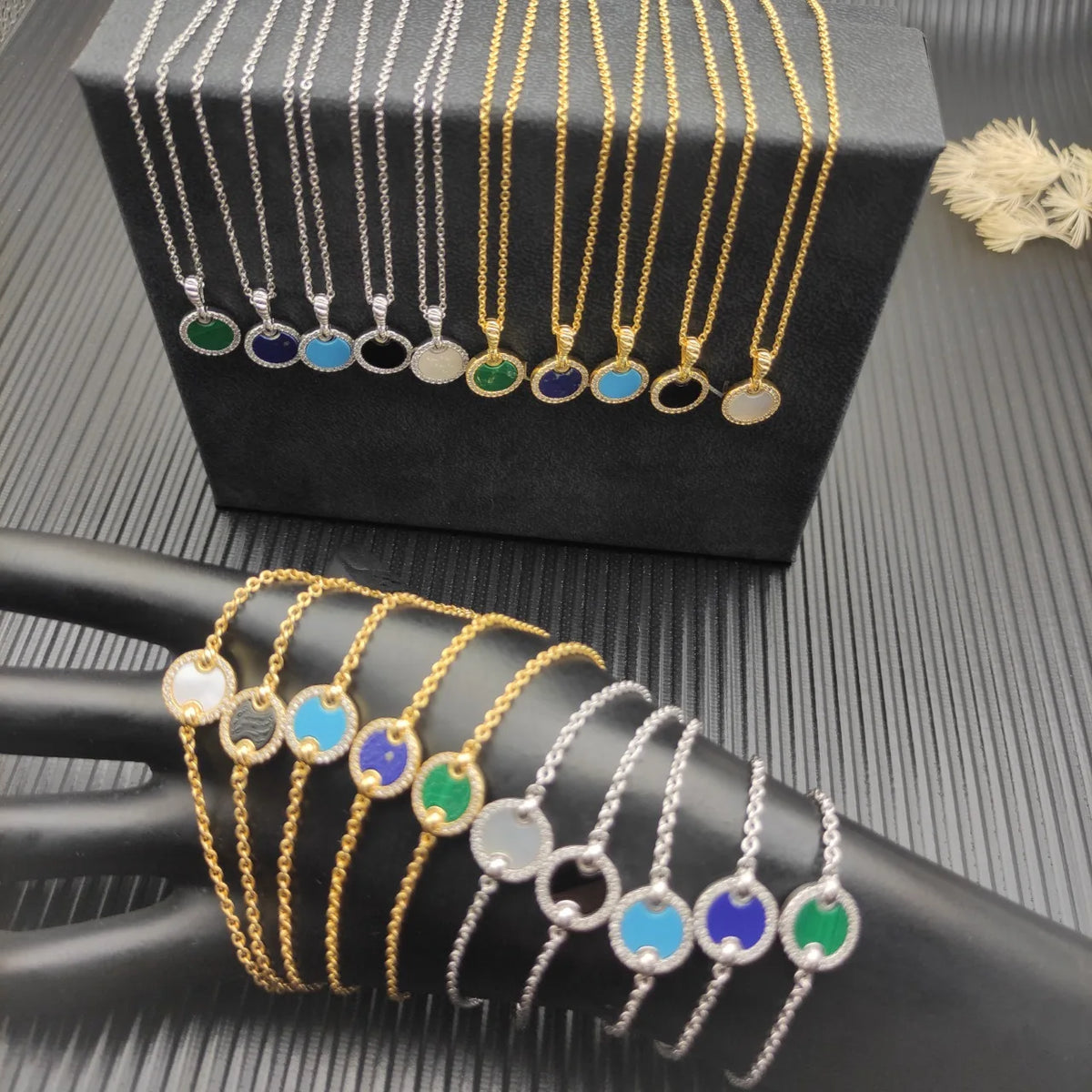 FASHIONISTA DY High-Quality Silver-Plated 17.8mm Round Diamond Necklace. Gold-Plated Colored Gemstone Necklace. Jewelry .
