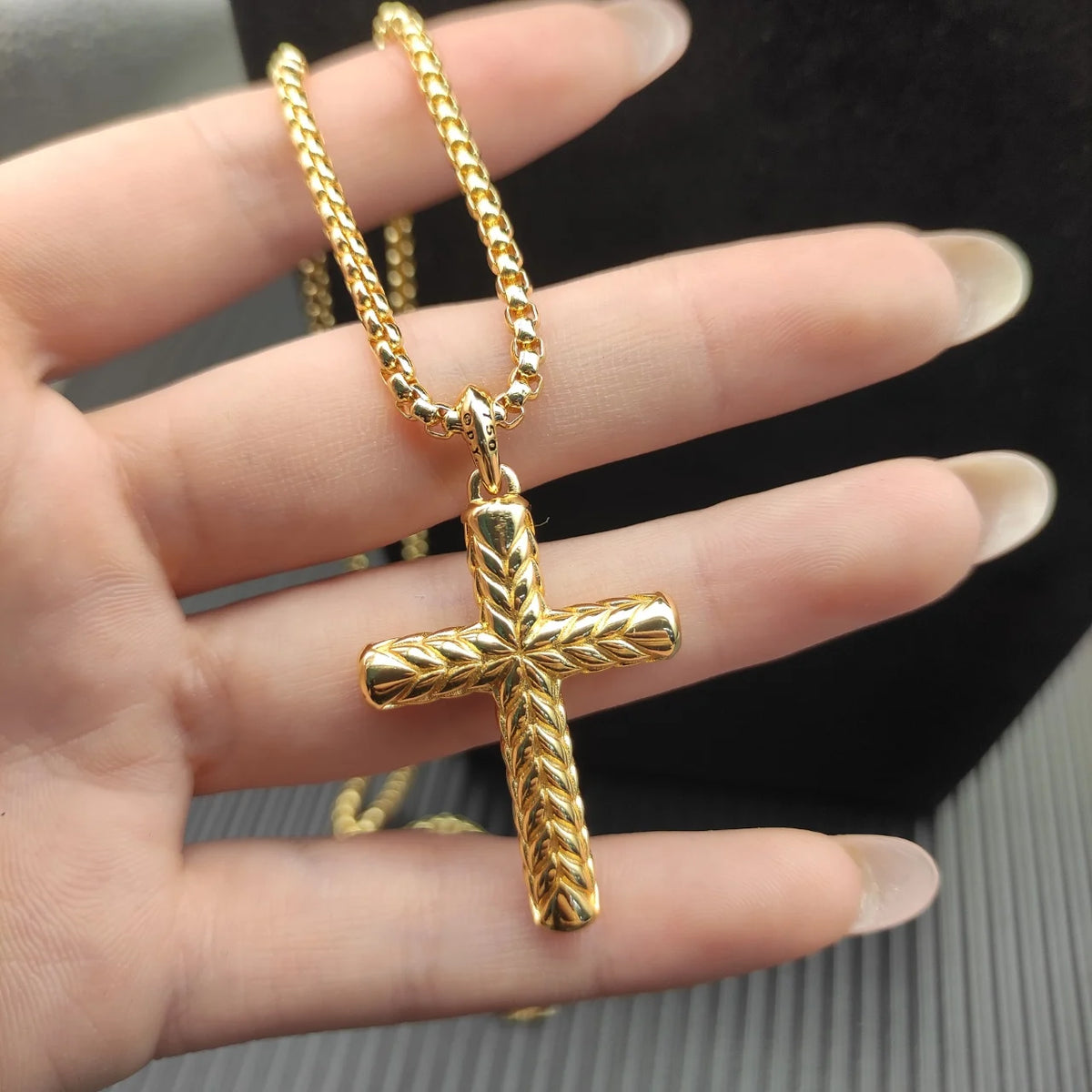 FASHIONISTA DY High-Quality Silver-Plated Cross Diamond Necklace. Gold-Plated Cross Diamond Necklace. Jewelry .
