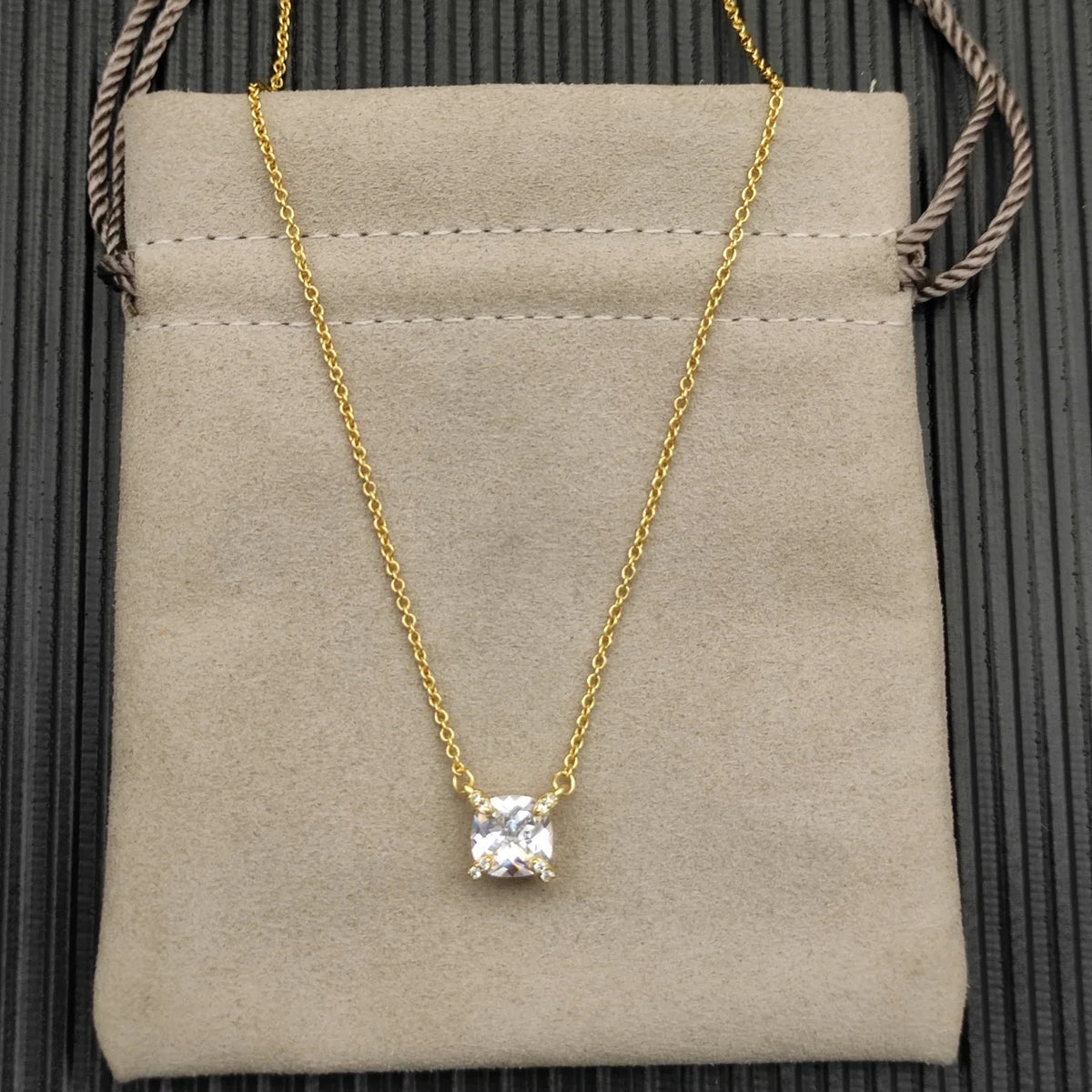 DY High-Quality Silver-Plated 8mm Four-Prong Diamond Necklace. Gold-Plated 8mm Colored Gemstone Necklace. Wholesale Jewelry.