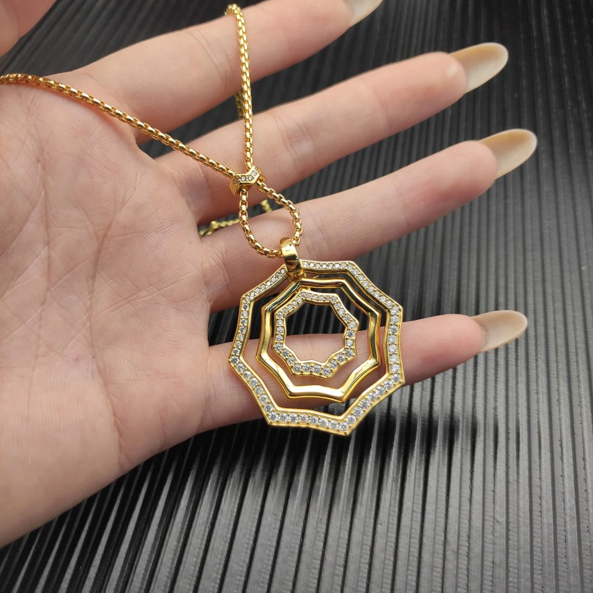 FASHIONISTA DY High-Quality Silver-Plated Diamond Necklace. Gold-Plated Diamond Necklace. Jewelry .
