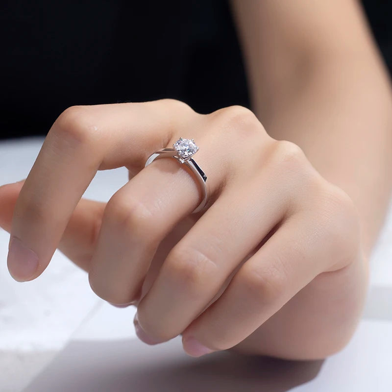 Gemfiori Messi Jewelry MSR-1536 Luxury 18k Gold Stackable Round Ring Lab Grown Diamond Ring