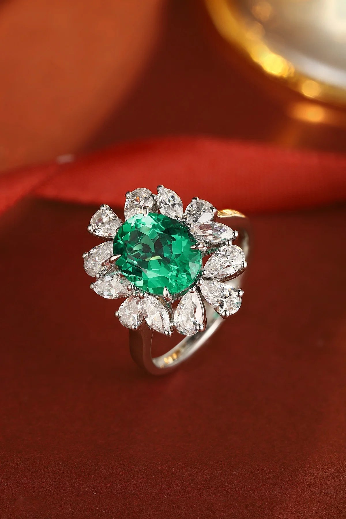 Gemfiori Jewelry Trendy High Quality S925 Silver Cultivated Emerald Ring Unisex Engagement Ring for Wedding Party or Gift