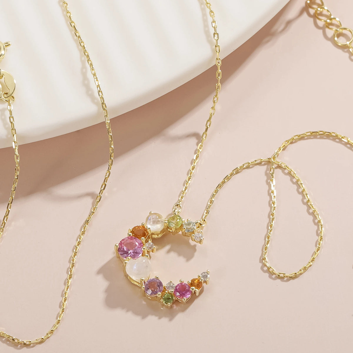 ArtistA Abiding Colorful Gemstones Rainbow Shiny Half-moon 925 Silver Yellow Gold Plated Natural Moonstone Wreath Pendant Necklace