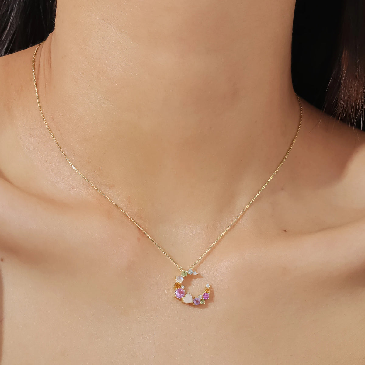 ArtistA Abiding Colorful Gemstones Rainbow Shiny Half-moon 925 Silver Yellow Gold Plated Natural Moonstone Wreath Pendant Necklace