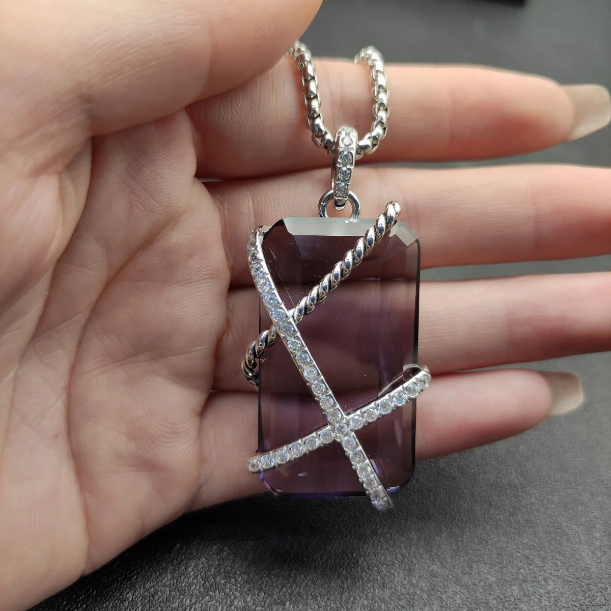DY High-Quality Silver-Plated Diamond-Embellished Necklace, Colored Gemstone Necklace. Jewelry Wholesale.