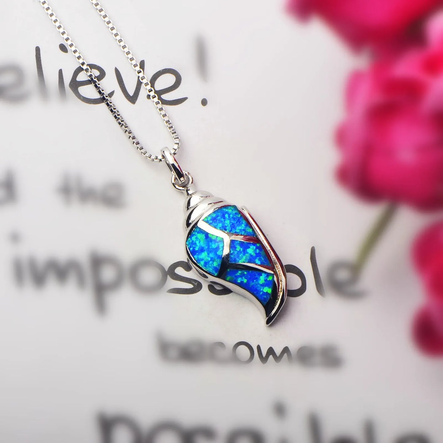Nature Inspired Shimmering Leaf Necklace Aobao Inlaid Pendant Fashion Jewelry