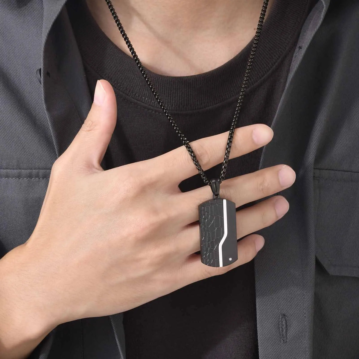 REBEL Chrome Titanium Steel Black Tag Stainless Steel White Zircon Dog Tag Pendant Necklace for Man Customized logo Heart Jewelry