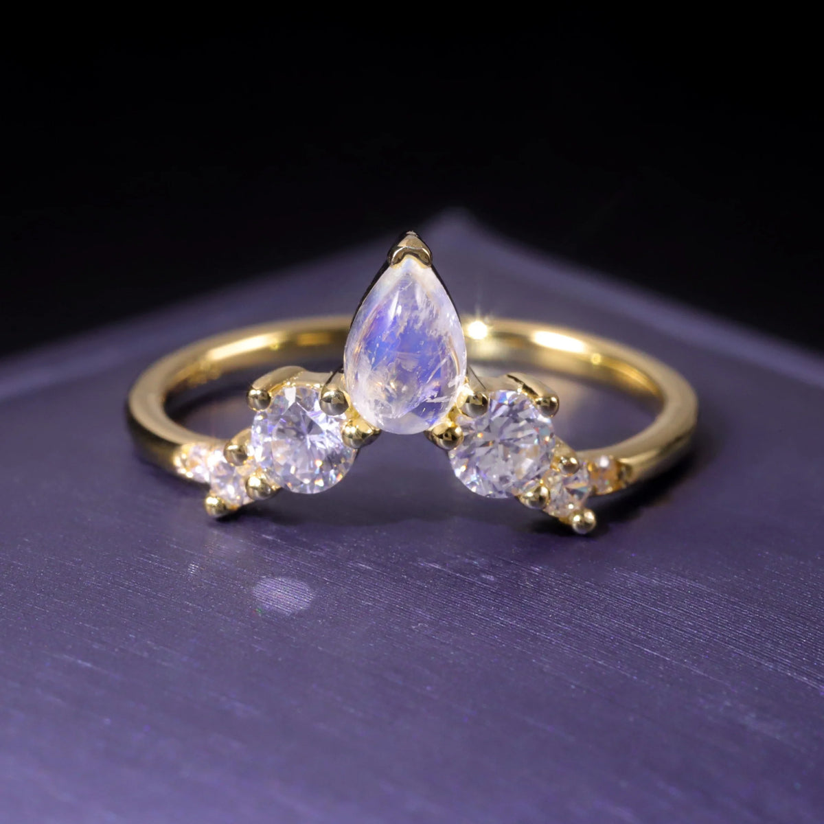 ArtistA OL0933 Abiding Exquisite Gold Vermeil Jewelry Pear Cut 4x6MM Moonstone Cz 925 Sterling Silver Stackable V Band Ring