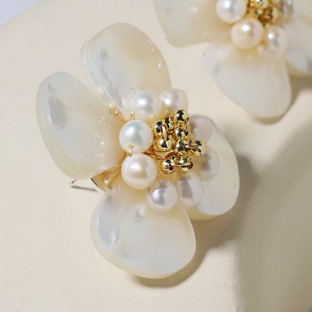 Natural White Shell Petals, Natural Pearl Flower Earrings for Women Korean Classic Vintage Fashion Jewelry Earrings GE1592