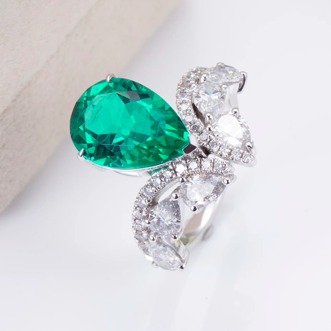 Messi Jewelry  MSR-1093 18K Lab Grown Emerald Ring Elegant Luxury Pear Cut Ring Engagement Wedding Band Classic  Gift Band