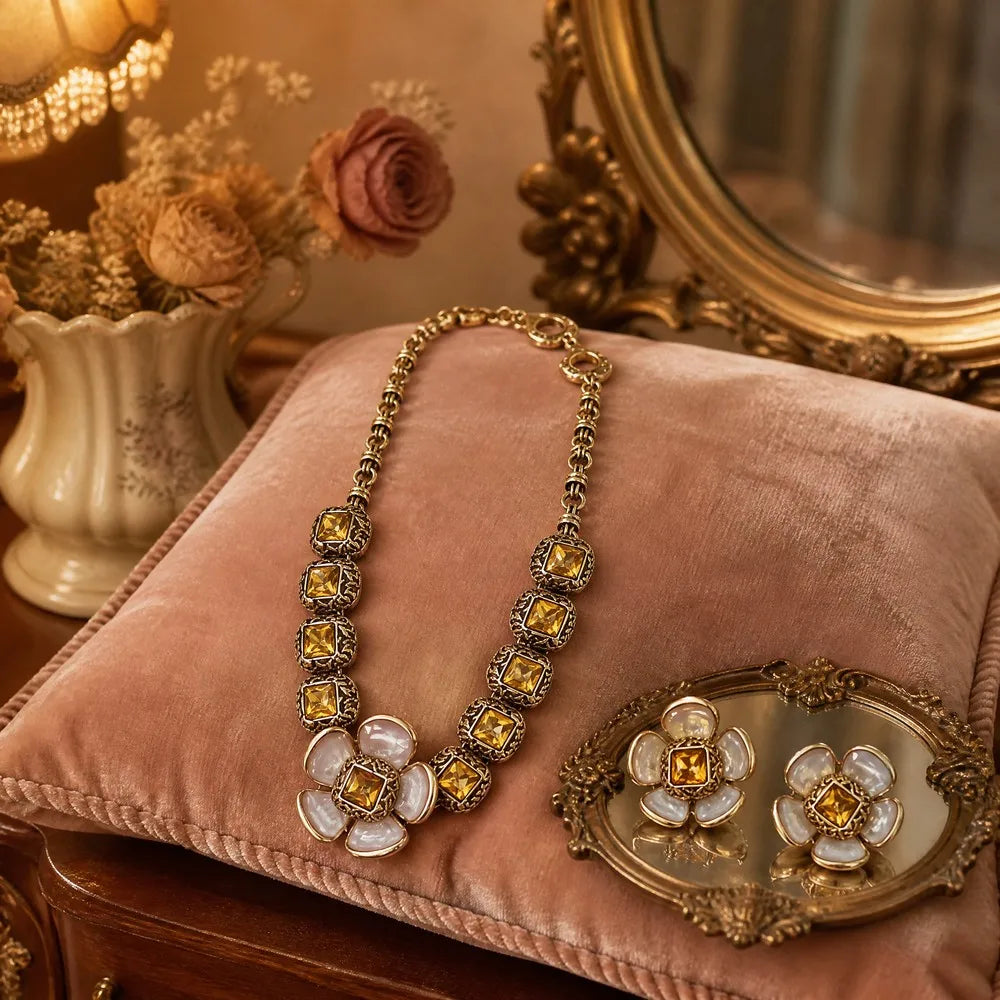 ArtistA Vintage Alloy Gold-Plated Inlaid Opal Necklace and Earring Jewelry Set