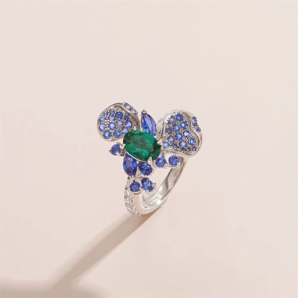 ArtistA Abiding Dazzling 925 Silver Colored Gemstone Cluster Prong Setting Premium Zambia Lab Grown Emerald Ring for Women Gifts