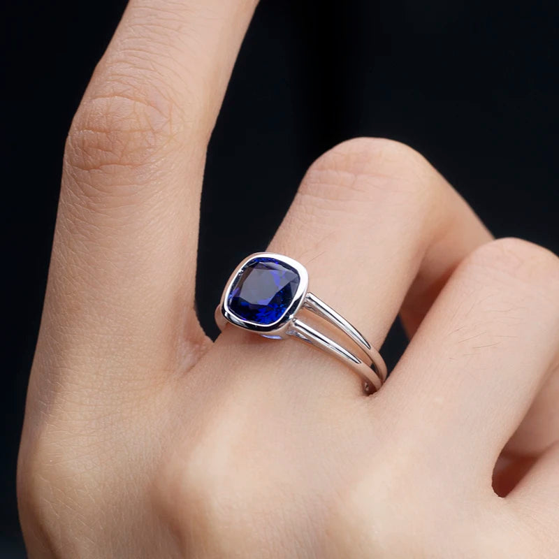 MSR-1219 Customized Jewelry 18K White Gold Cushion Royal Blue 8*8mm Lab Grow Sapphire Ring