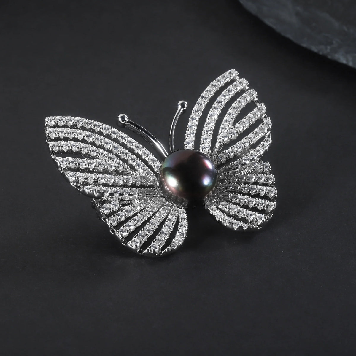 ArtistA F9895BH Abiding Custom Exquisite Elegant Insect Butterfly 925 Silver 10mm Freshwater Pearl Brooches Pins for Graduation Gift