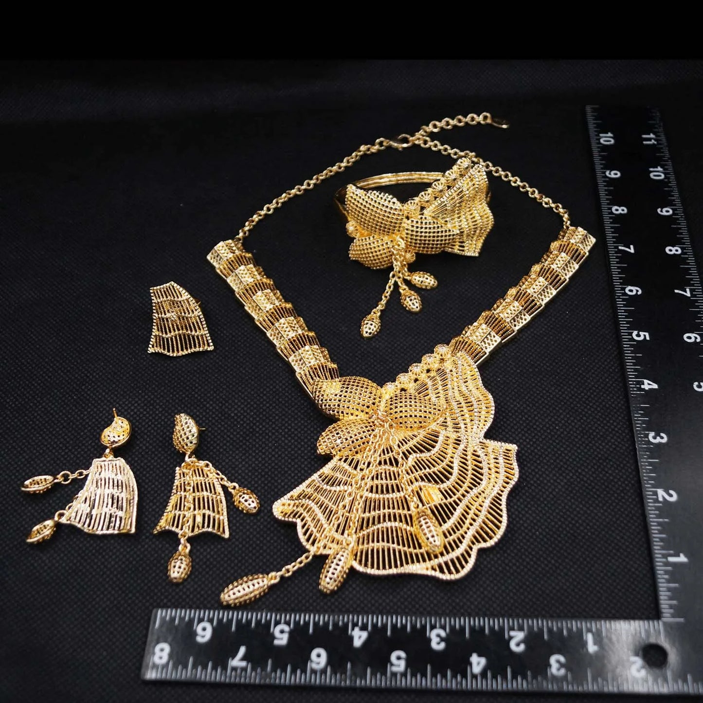 Zhuerrui Exquisite Accessories Good Jewelry Sets Fashion Silver Necklace Jewelry Set High-end Woman Costume Pendant H00745